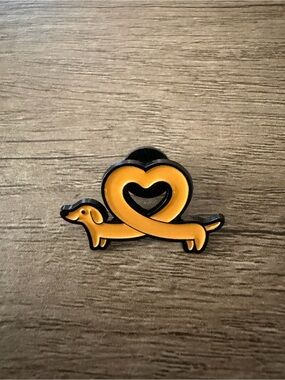 Dachshund Heart Enamel Pin - Yellow & Black